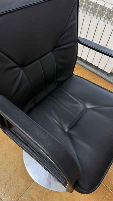 Продам парикмахерское кресло