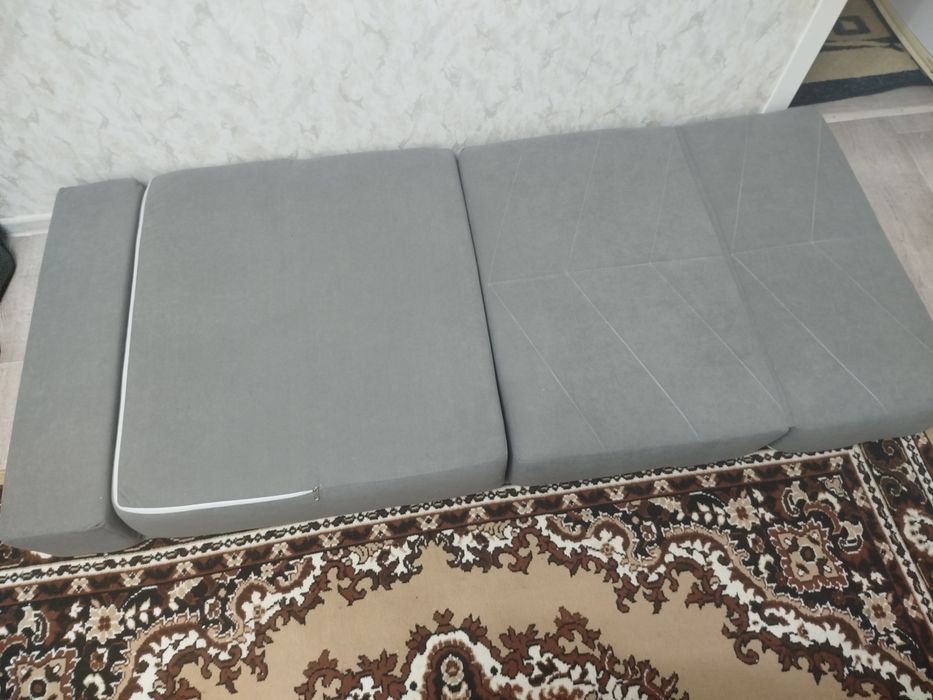 Бескаркасное кресло кровать