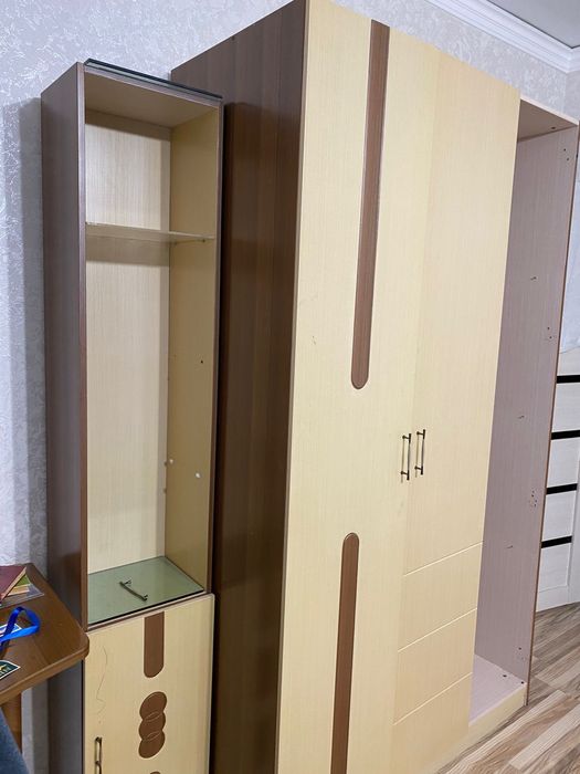 Шкаф трёхдверный