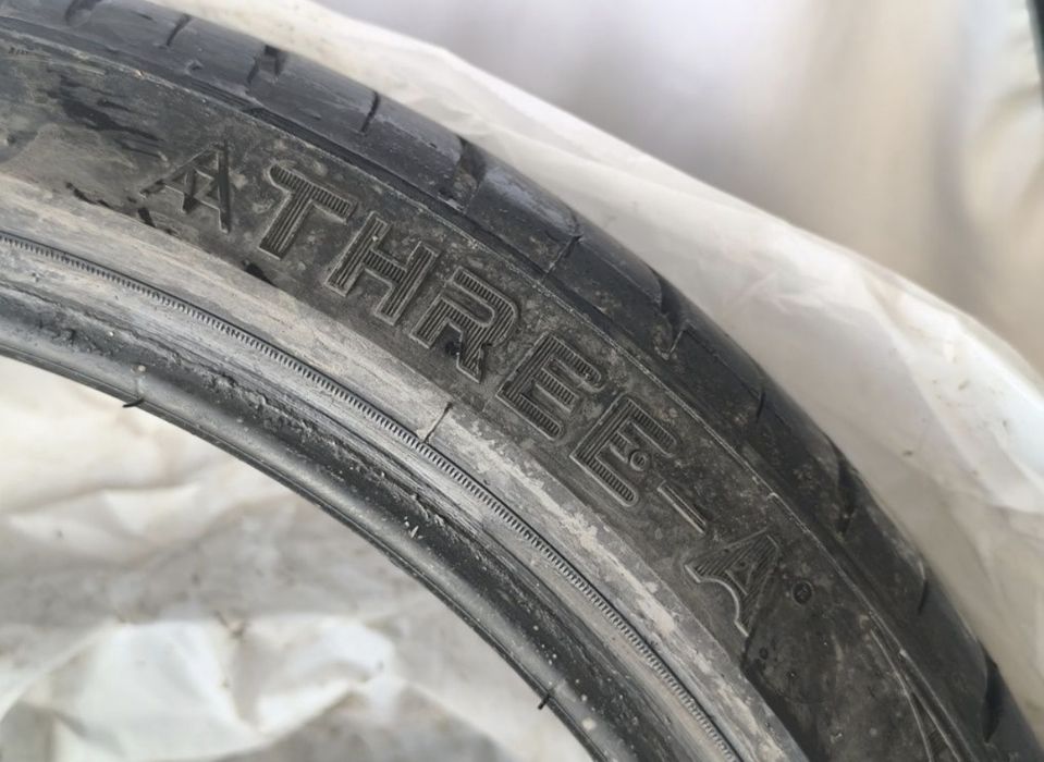 Продам летние шины 245/35 R19