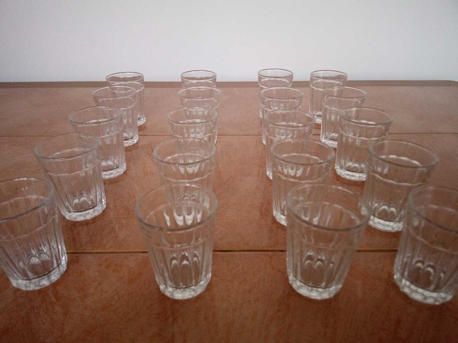 Set 20 pahare mici aperitiv / țuică / shot-uri din sticlă rezistentă