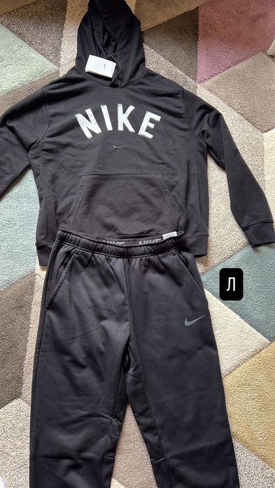 Дълъг екип на Найк