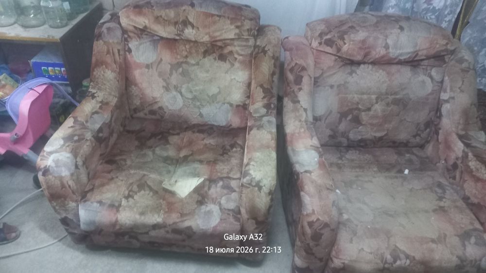 Divan sotiladi yangi ustidan material qoplash kerak