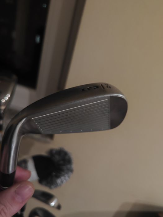 Комплекта е чисто нов стикове и обувки  .размер на обувките 44  Продавам отличен комплект за голф на една от най-добрите марки в света – Cleveland Go