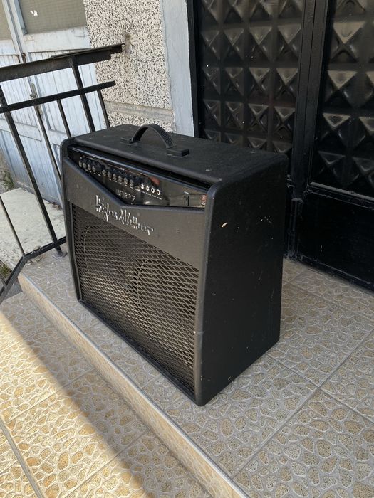Hughes & Kettner WARP 7 с 2x12" говорителя - Качествено китарно кубе