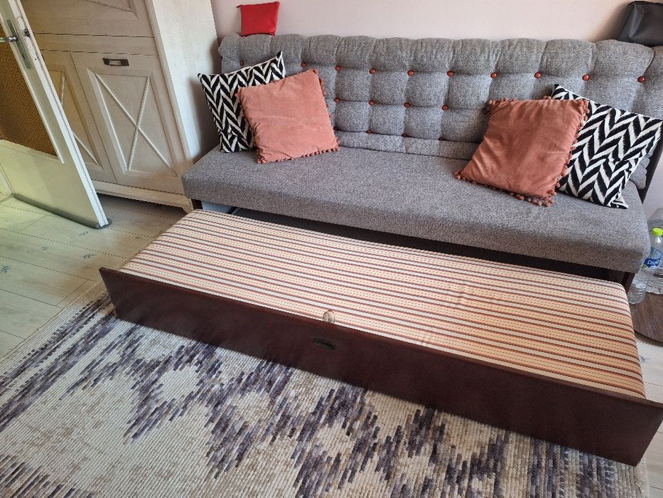 Продавам функционален диван