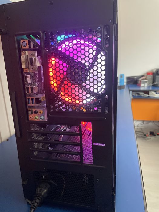 Carcasa calculator gaming ,cooler lichid,sursa 750w bronze