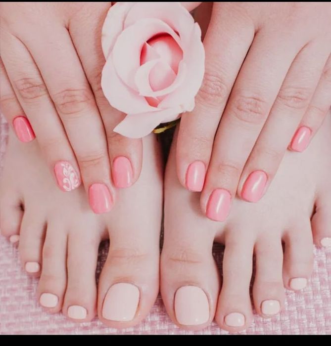 Unghii cu gel+ pedichiura