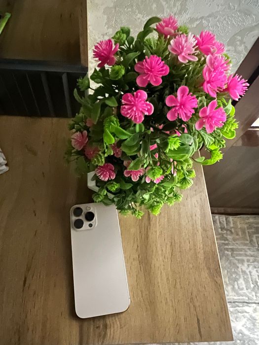 Iphone 16 pro max Gold titan