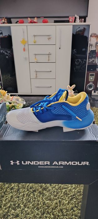 Adidasi Under Armour