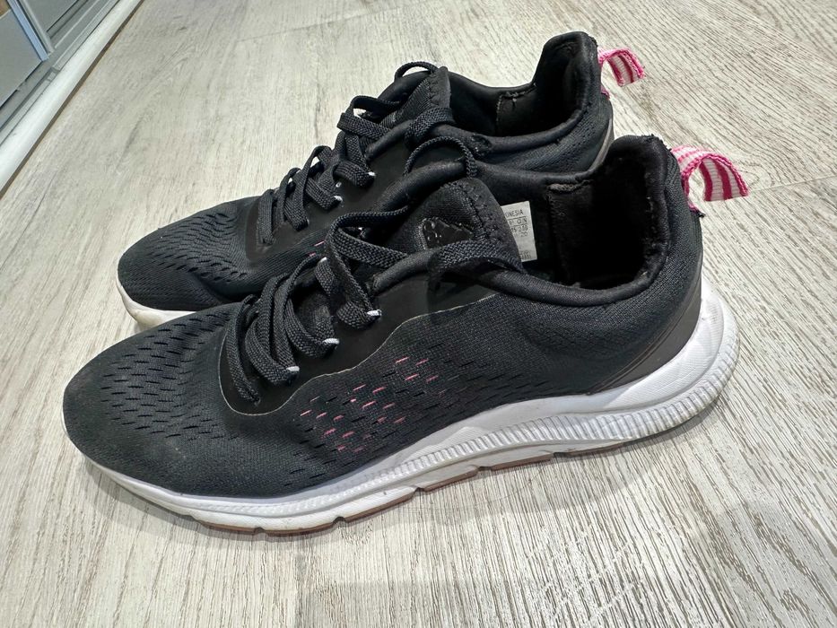 Маратонки Adidas  39 1/2