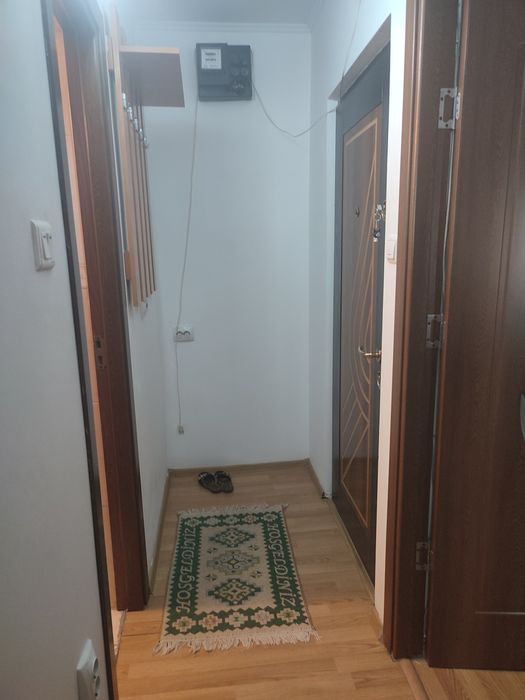 Propietar,închiriez apartament cu o cameră,decomandat in Nicolina 1