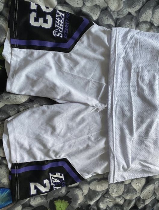 Compleu lakers.