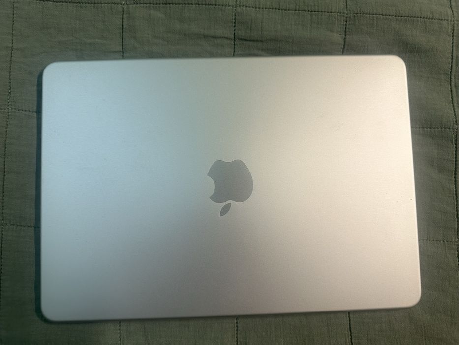 Macbook neo 256 gb , 8 sd