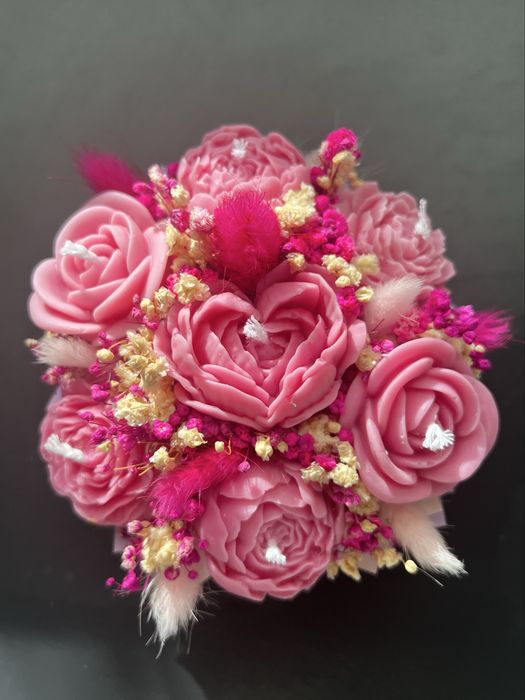 Aranjamente florale handmade cu lumanari din ceara de soia