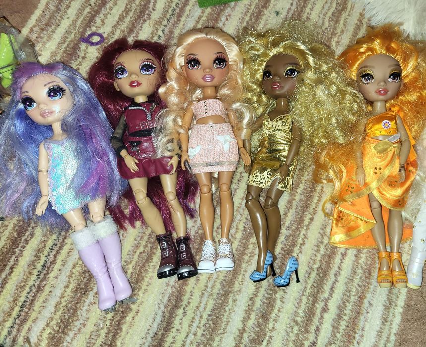 Păpuși Rainbow high