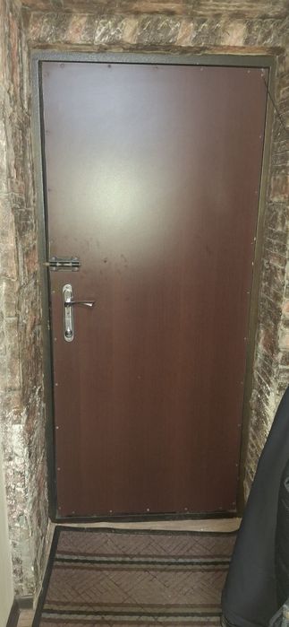 Продам железный дверь с замками
