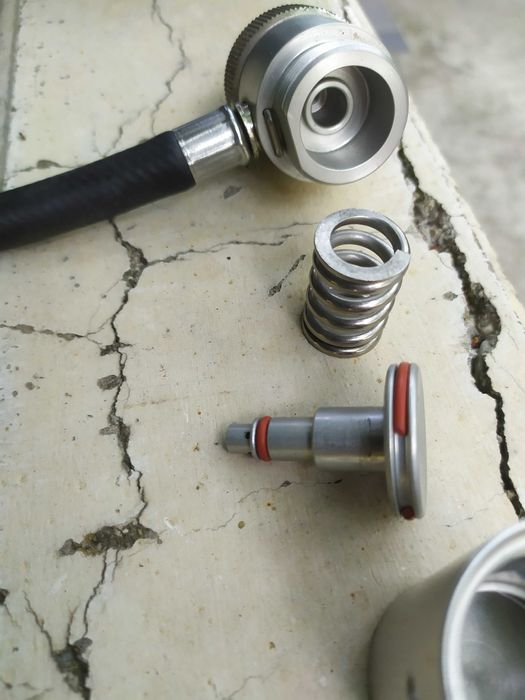 Респиратор , комплекта за евакуация  ,оцеляване със сгъстен въздух .