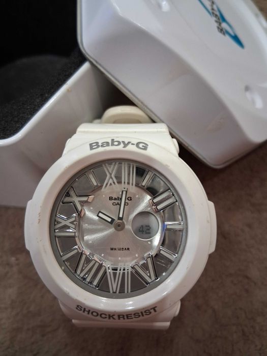 Часовник Baby G розов и бял