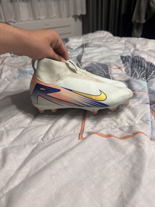 Футболни бутонки