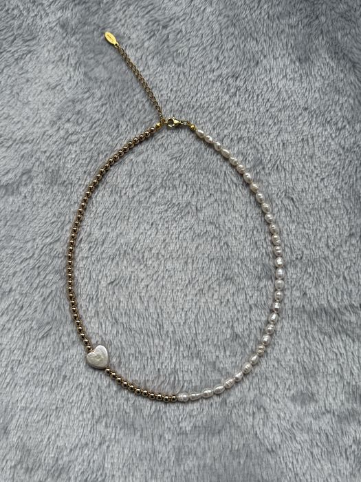 Ръчно изработени колиета от естествени перли, камъни и стомана