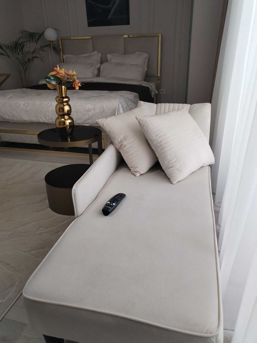 Vând set mobilier șezlong + măsuță de cafea