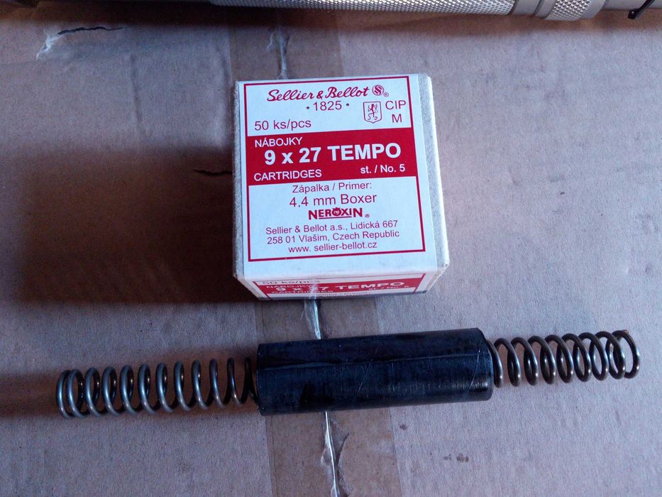 Dispozitiv pentru prindere ..