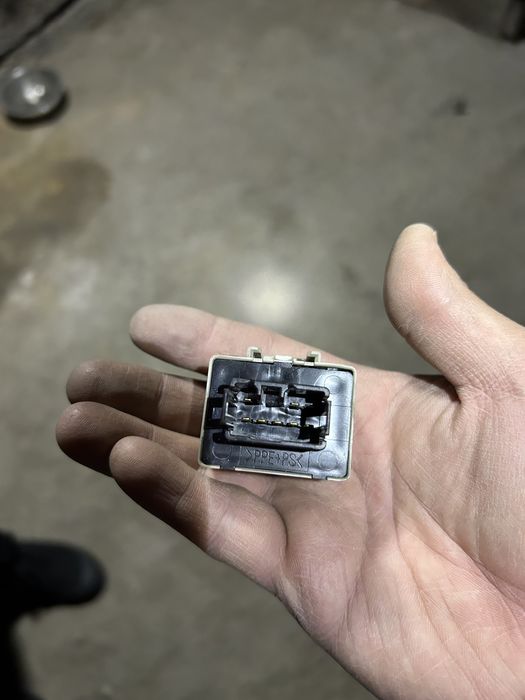 Реле поворотника Toyota