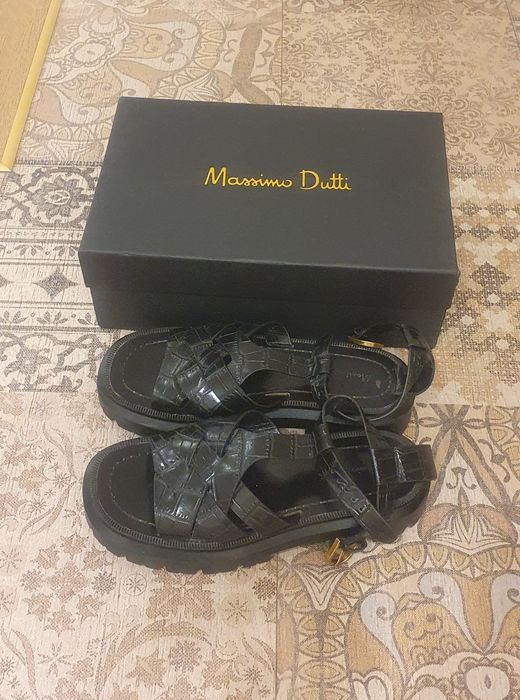 Сандали Massimo dutti.