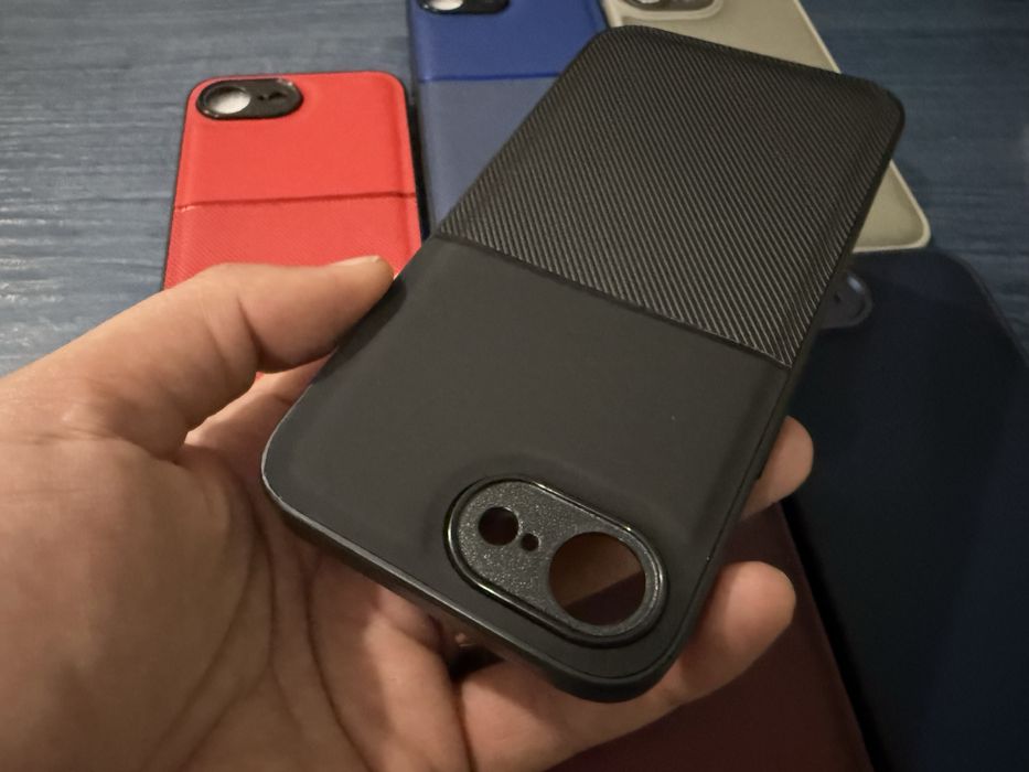 iPhone 16e различни гърбове