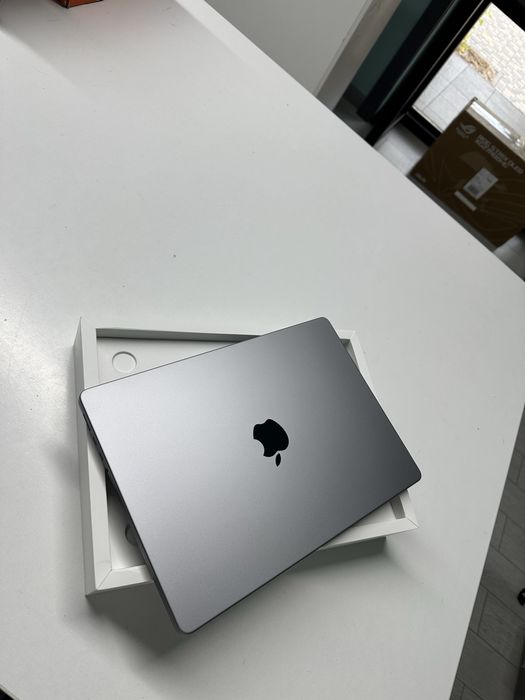 MacBook pro 14 M3 8/512 3 циклов зарядки