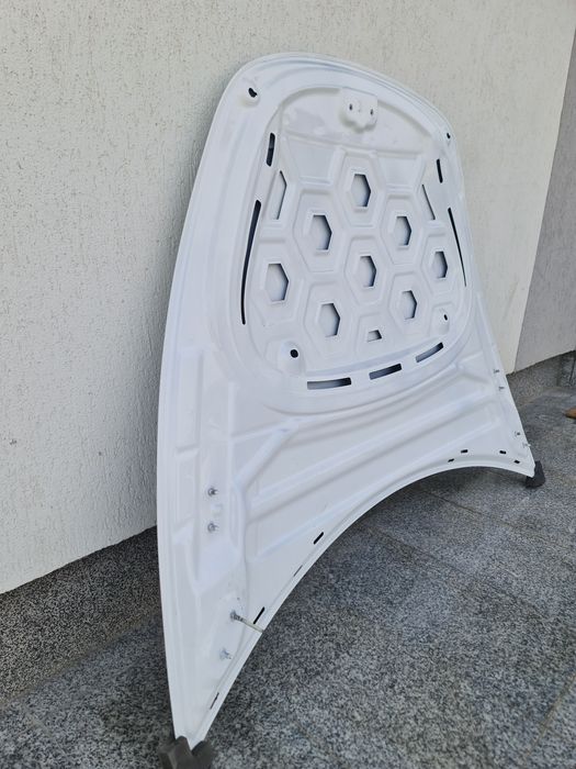 Capota motor fata Tesla Model 3 far