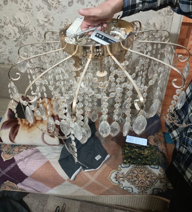 Продам люстру не дорого