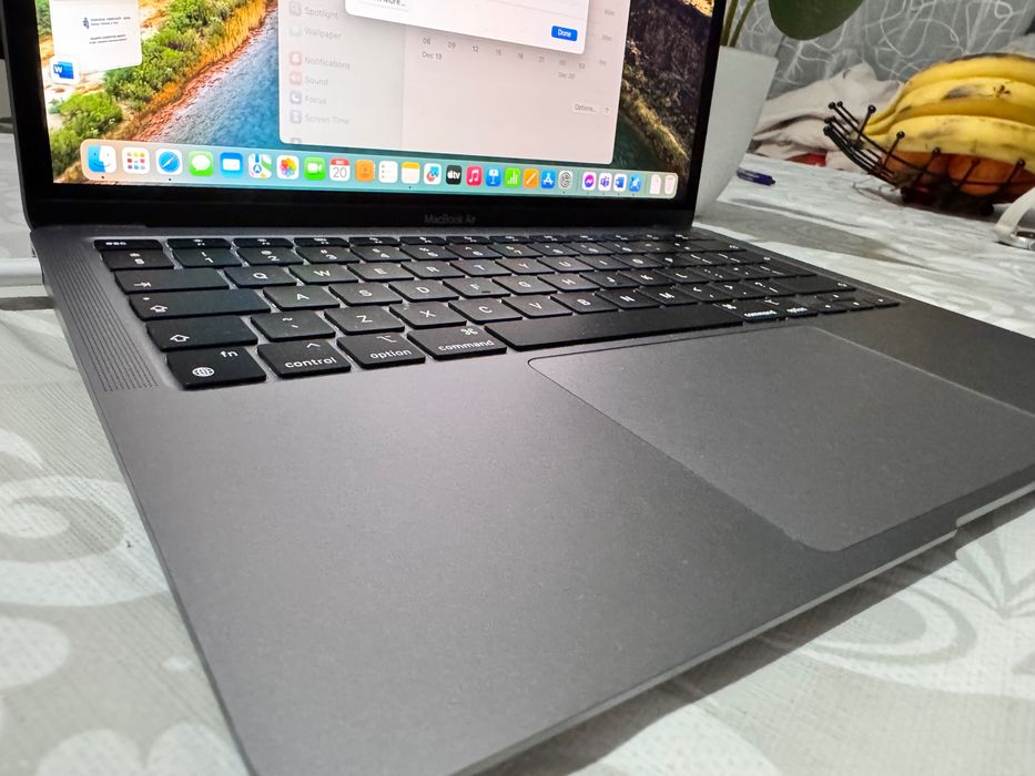 Продава се лаптоп Apple MagBook air 13.3" 256 Space Gray,Apple M1