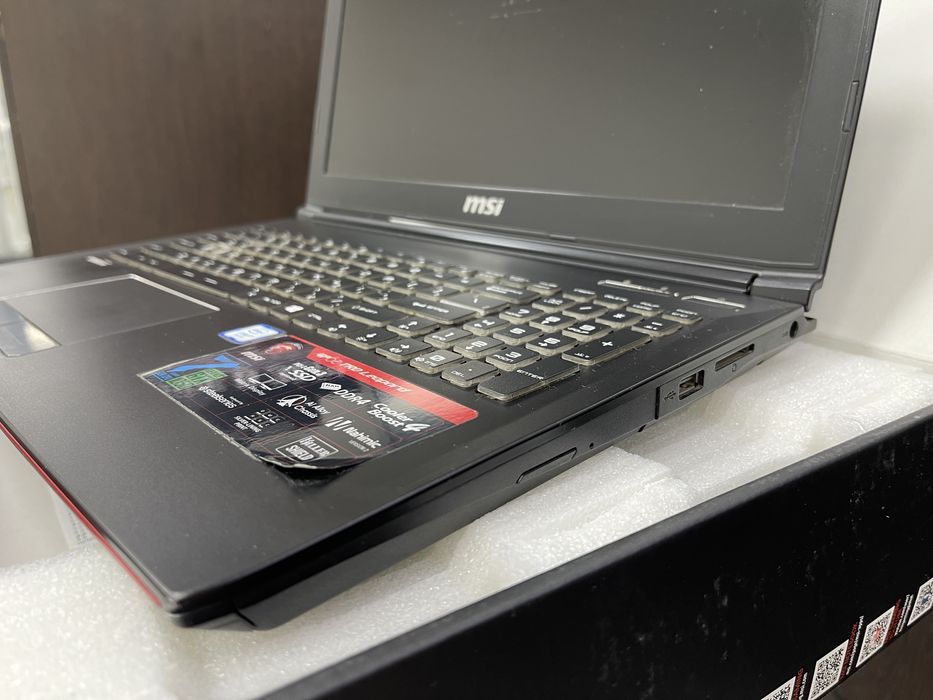 Ноутбук MSI Core i7 7700HQ 2800MHz