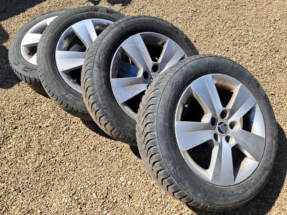 Skoda Rapid, Fabia, set roti originale pe 15 cu jante de aliaj.