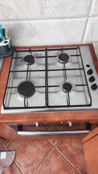 Vând pachet cuptor electric incorporabil Bosch HBN230250E și plita pe