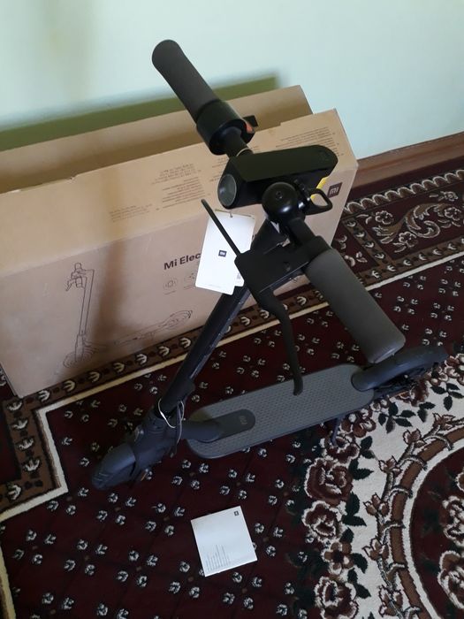 Mi Electric Scooter Essential