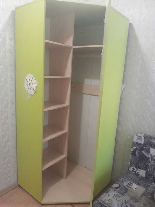Угловой шкаф для дома