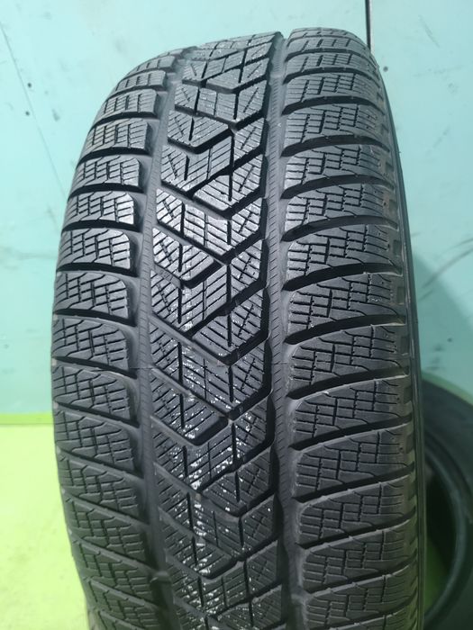 2 бр зимни 235/65/17 Pirelli