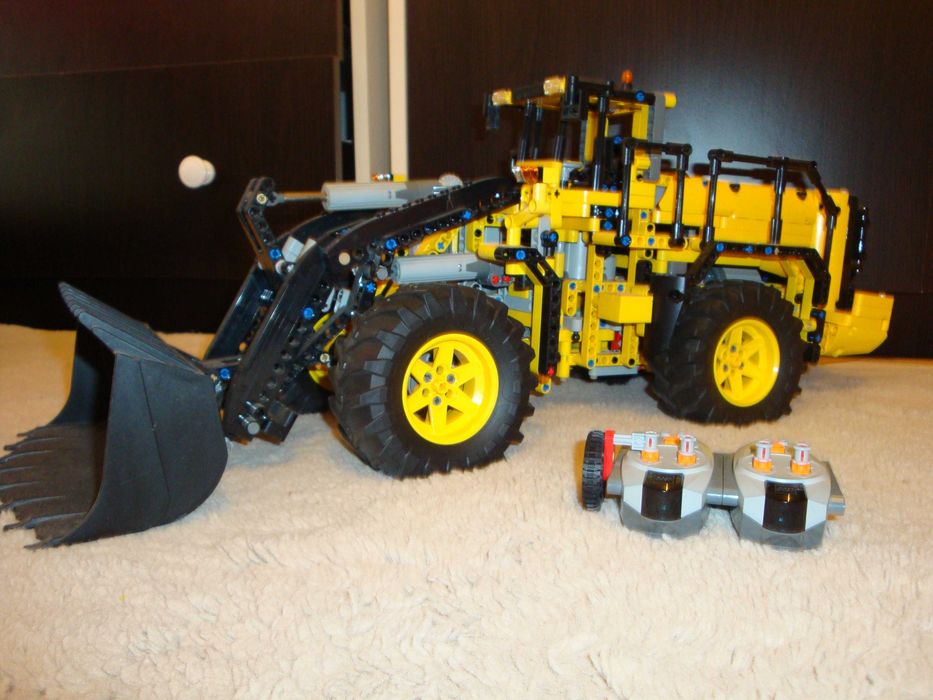 incarcator excavator vola 4 motoare Lego Technic 42030 telecomanda