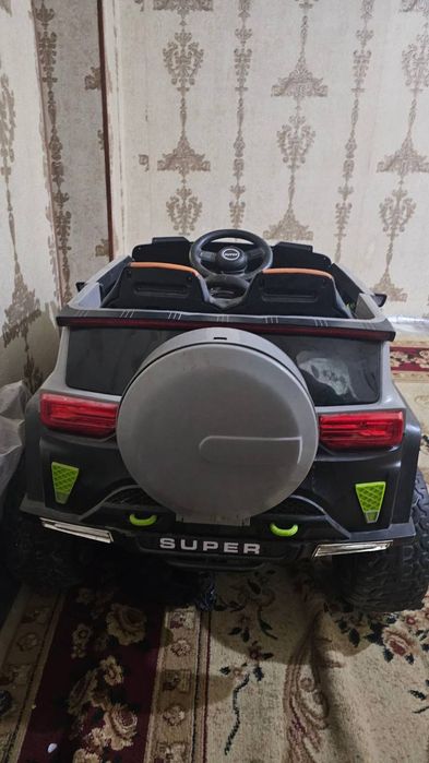 Bolalar moshinasi sotiladi srochna 
Xolati yaxshi  zaryadka hamma joyi