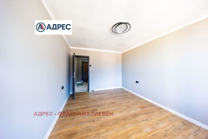 Продава се Тристаен апартамент в Враца, Център - 73 кв.м за 951 €/кв.м - Снимка #4