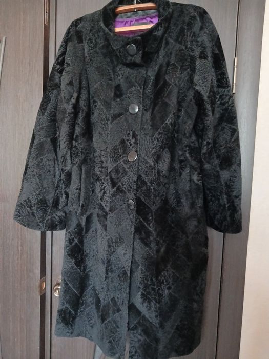 Продам шубу.52 размер.Натуральная .Одевала 2 раза