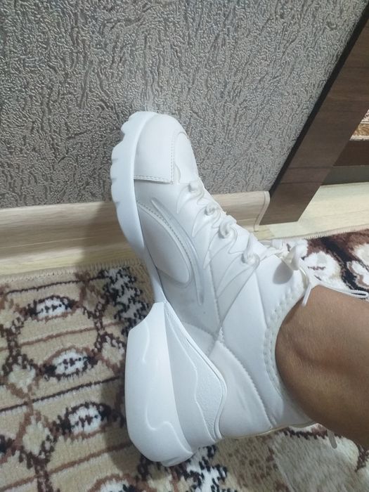 Женский кроссовка сотилади янги 40