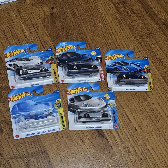 Hot wheels колички.
