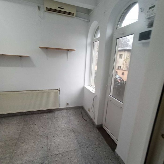 Spatiu 14 mp de inchiriat vis a vis de Univ Titu Maiorescu timpuri noi
