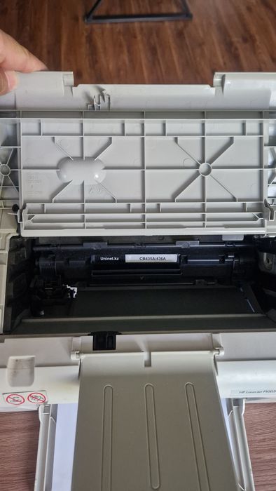 Продам принтер HP P1005
