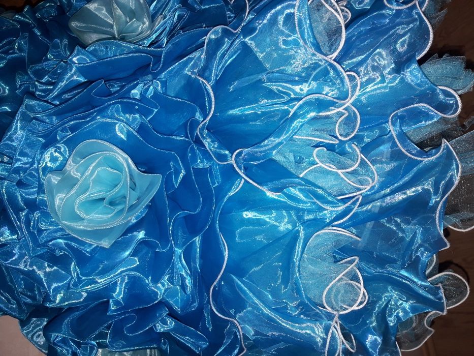 Продам роскошное платье для девочки