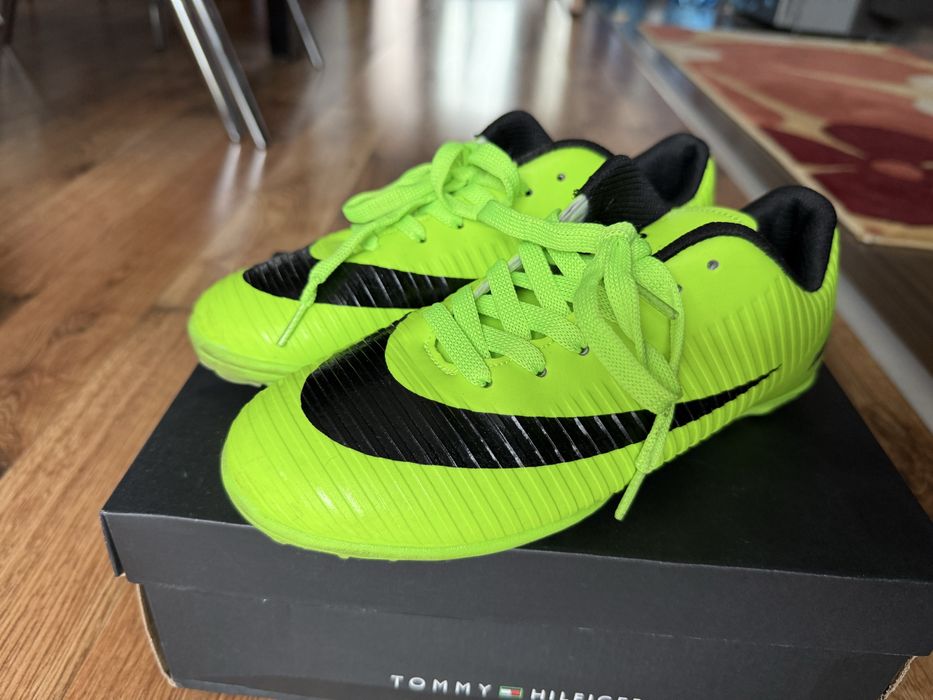 Фудболни обувки стоножки 36 номер